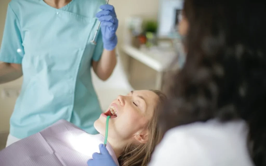 How Dentists Spot Cracks Aylesbury
